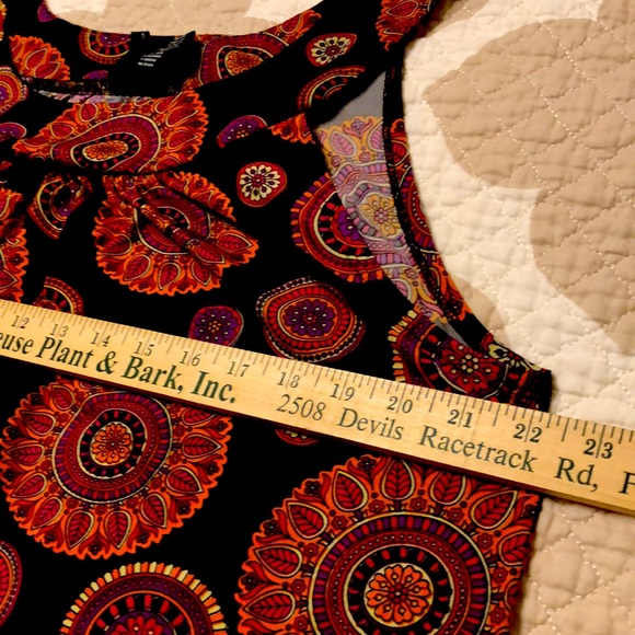 New Direction Sleeveless Bold print Top - Size PXL - Picture 4 of 5